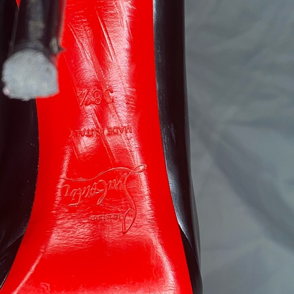 louboutin 38.5 black pumps loved lots of life left - Picture 5 of 6